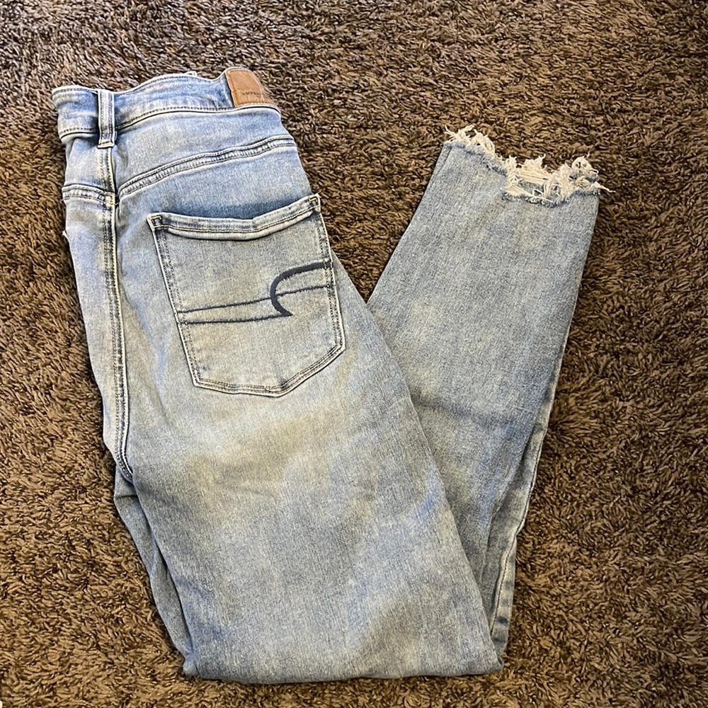 American eagle high rise jeggings, light wash. No rips.